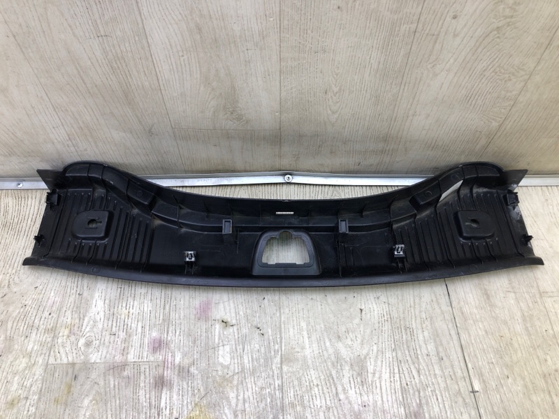 Накладка панели багажника внутренняя TRAX 16-22 2018 LUV 1.4 TURBO