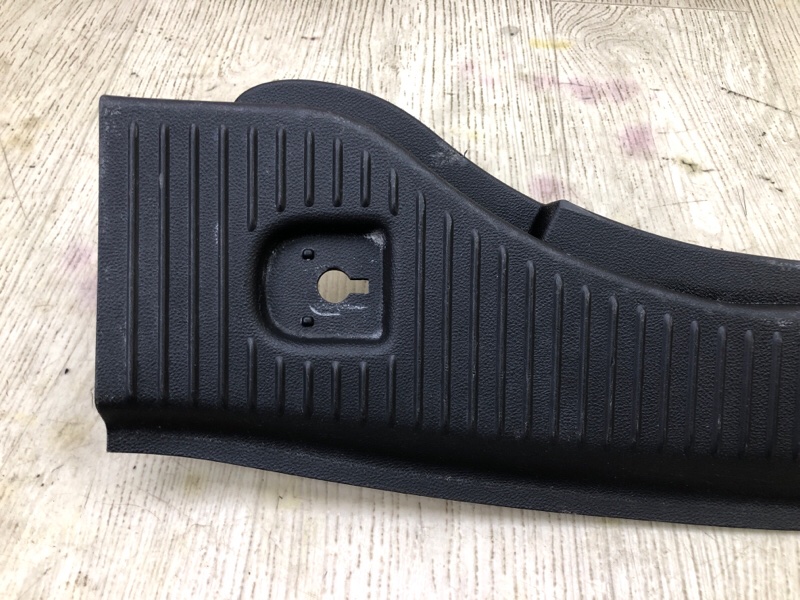 Накладка панели багажника внутренняя TRAX 16-22 2018 LUV 1.4 TURBO