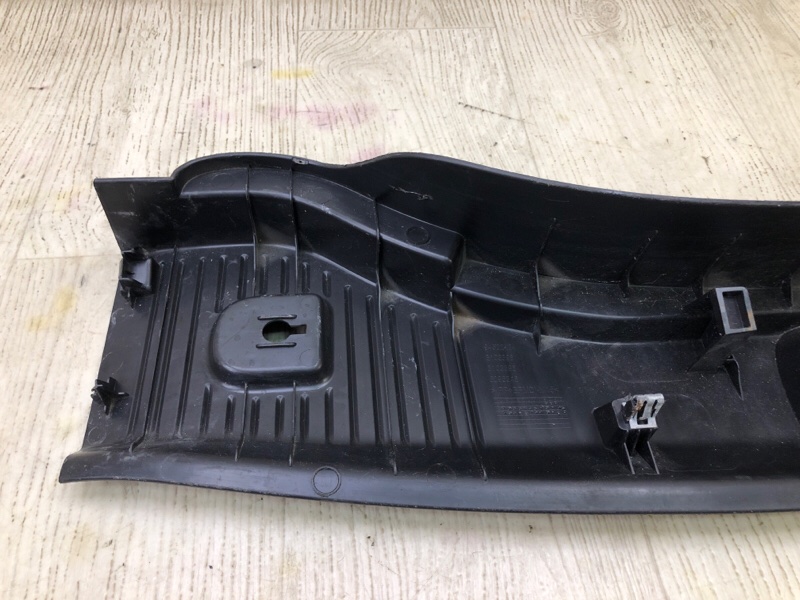 Накладка панели багажника внутренняя TRAX 16-22 2018 LUV 1.4 TURBO