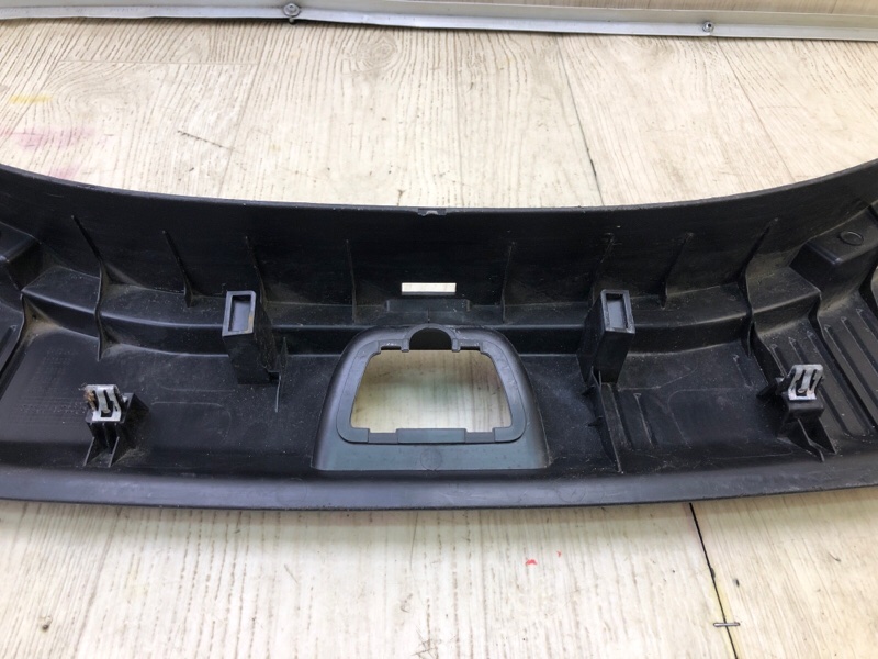 Накладка панели багажника внутренняя TRAX 16-22 2018 LUV 1.4 TURBO