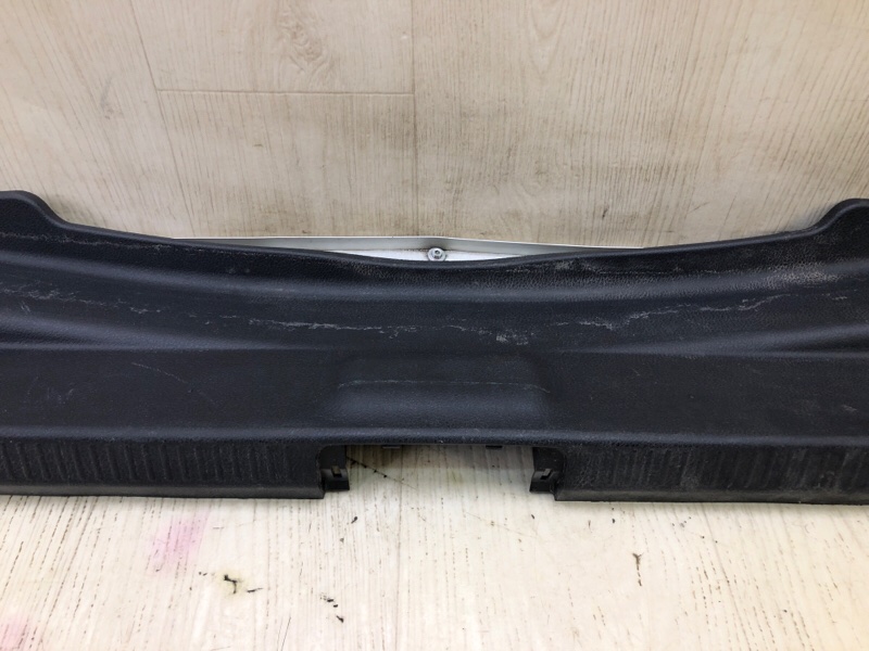 Накладка панели багажника внутренняя CAMRY 70 17- 2019 2.5 A25AFKS