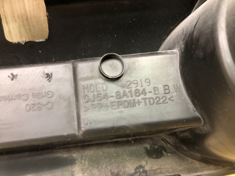 Кронштейн решетки радиатора ESCAPE 12-19 2014 T20HDTX Кронштейн решетки радиатора ESCAPE 12-19 2014 T20HDTX