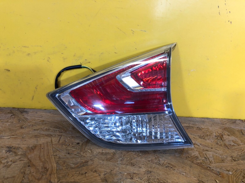 Фонарь внутренний правый NISSAN X-TRAIL/ROGUE T32 13-20 26550-4CA1B Б/У