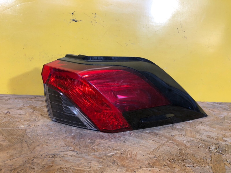 Запчасть фонарь наружный правый TOYOTA RAV4 18- 81551-42230 Б/У Фонарь наружный правый TOYOTA RAV4 18- 81551-42230 Б/У