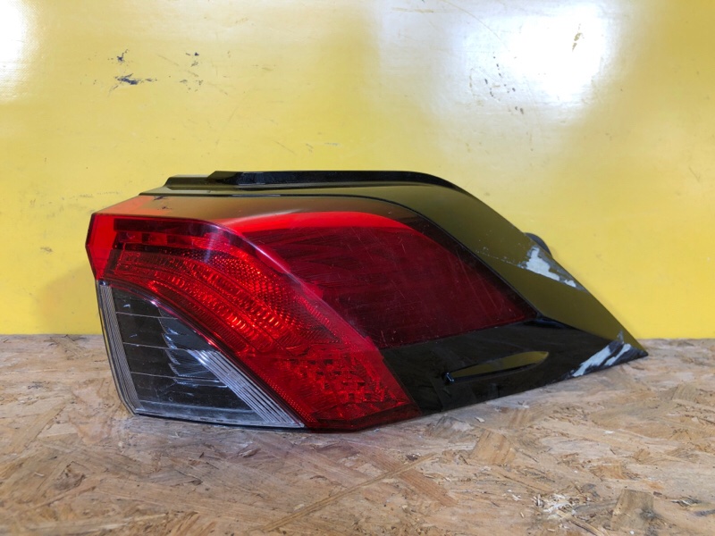 Запчасть фонарь наружный правый TOYOTA RAV4 18- 81551-42230 Б/У Фонарь наружный правый TOYOTA RAV4 18- 81551-42230 Б/У