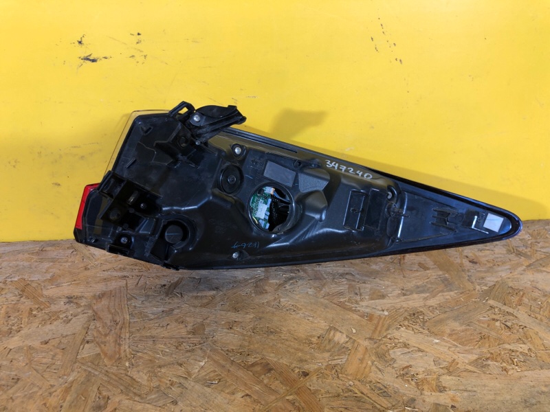 Фонарь наружный левый RX350/450 15-22 Фонарь наружный левый RX350/450 15-22