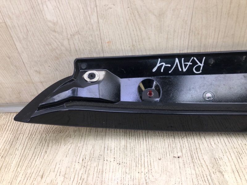 Спойлер крышки багажника RAV4 05-12