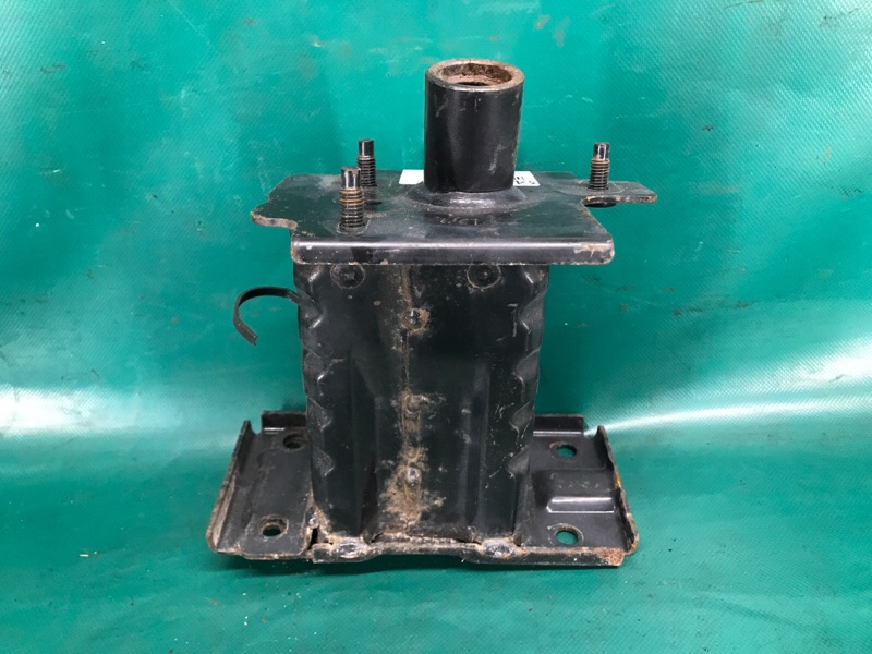 Кронштейн усилителя переднего бампера левый X-TRAIL/ROGUE T32 13-20 2014 2.5 QR25DE