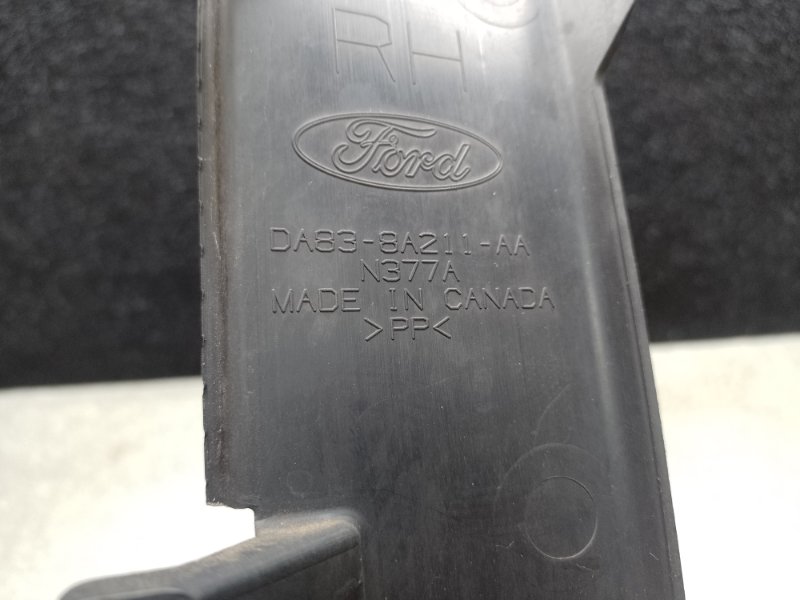 Дефлектор радиатора правый FORD FLEX 08-19 T35PDED