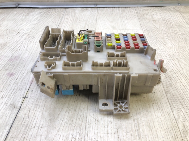 Блок предохранителей салон CAMRY 30 02-06 2005 2.4 2AZFE