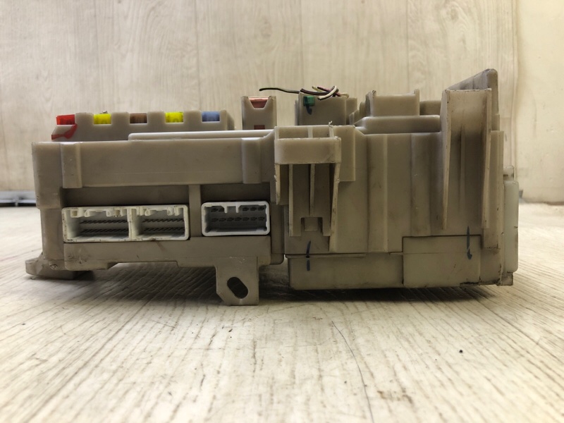 Блок предохранителей салон CAMRY 30 02-06 2005 2.4 2AZFE