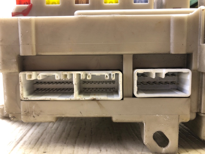 Блок предохранителей салон CAMRY 30 02-06 2005 2.4 2AZFE