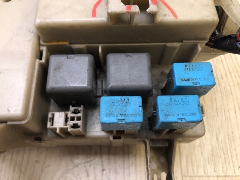 Блок предохранителей салон CAMRY 30 02-06 2005 2.4 2AZFE