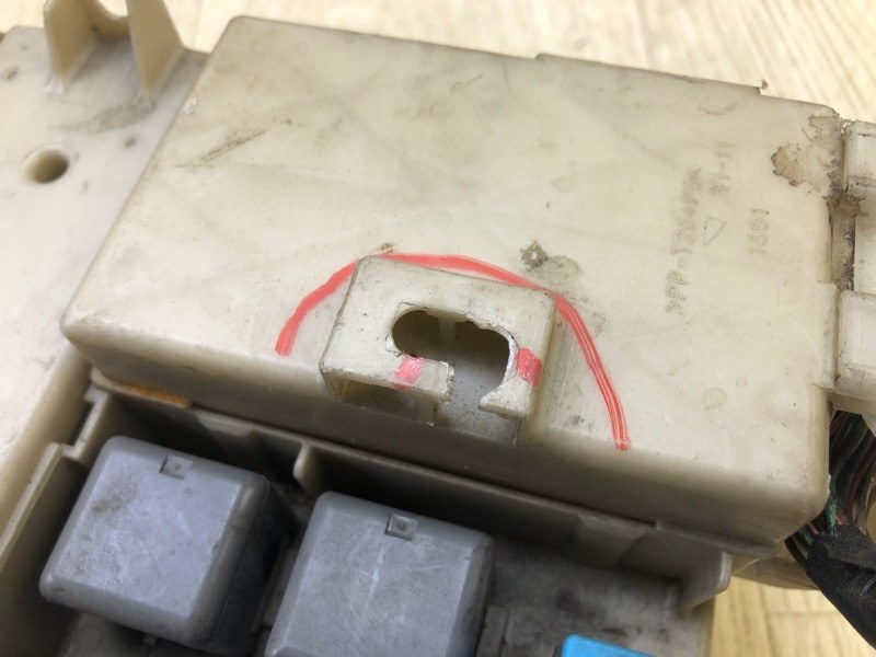 Блок предохранителей салон CAMRY 30 02-06 2005 2.4 2AZFE