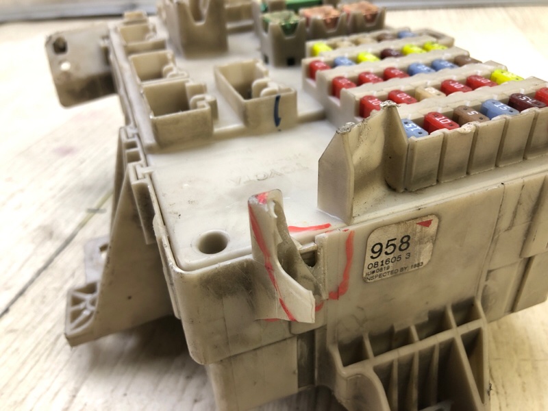 Блок предохранителей салон CAMRY 30 02-06 2005 2.4 2AZFE