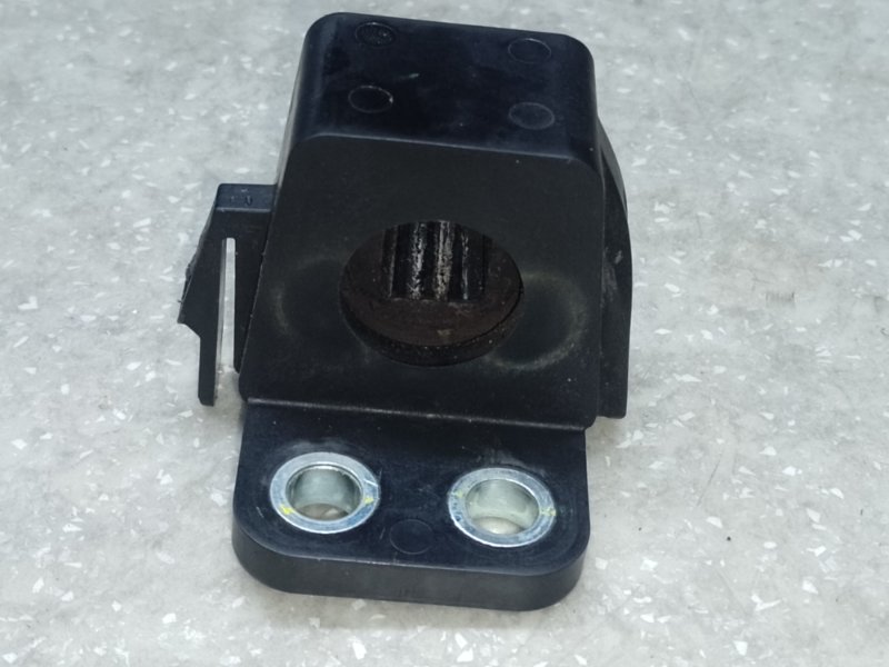 Запчасть крепление радиатора правое MAZDA CX-30 19- 2021 2.5L PAF3-15-241A Б/У Крепление радиатора правое MAZDA CX-30 19- 2021 2.5L PAF3-15-241A Б/У