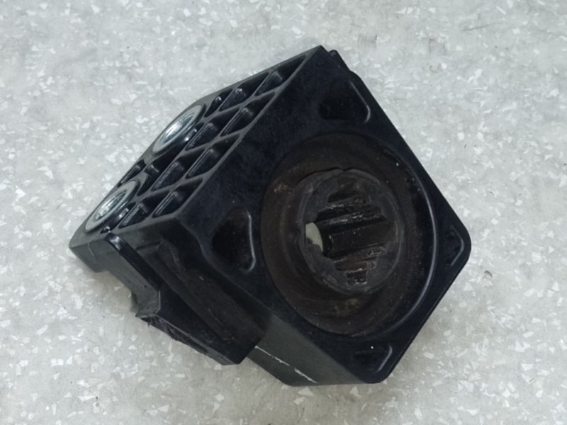 Крепление радиатора правое CX-30 19- 2021 2.5L Крепление радиатора правое CX-30 19- 2021 2.5L