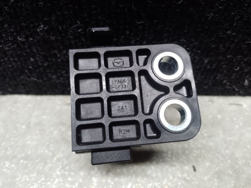 Крепление радиатора правое CX-30 19- 2021 2.5L Крепление радиатора правое CX-30 19- 2021 2.5L