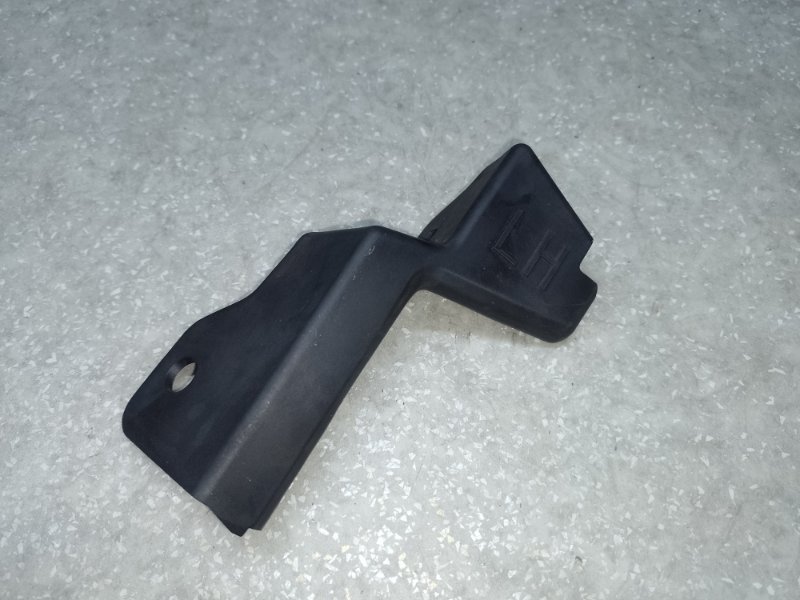 Дефлектор радиатора левый CX-30 19- 2021 2.5L Дефлектор радиатора левый CX-30 19- 2021 2.5L