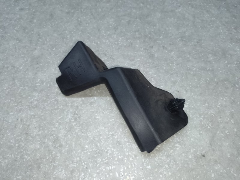 Дефлектор радиатора правый CX-30 19- 2021 2.5L