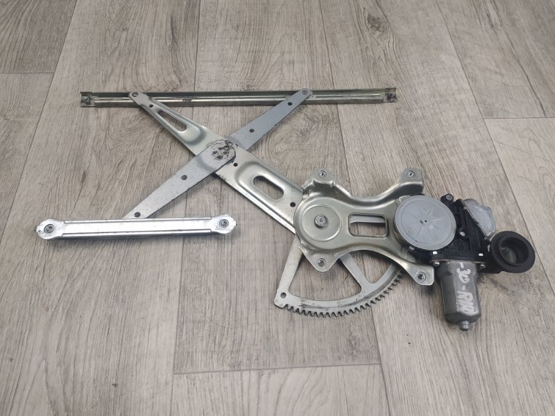 Стеклоподъемник задний правый TOYOTA PRIUS - 30 09-17 69801-52070 Б/У