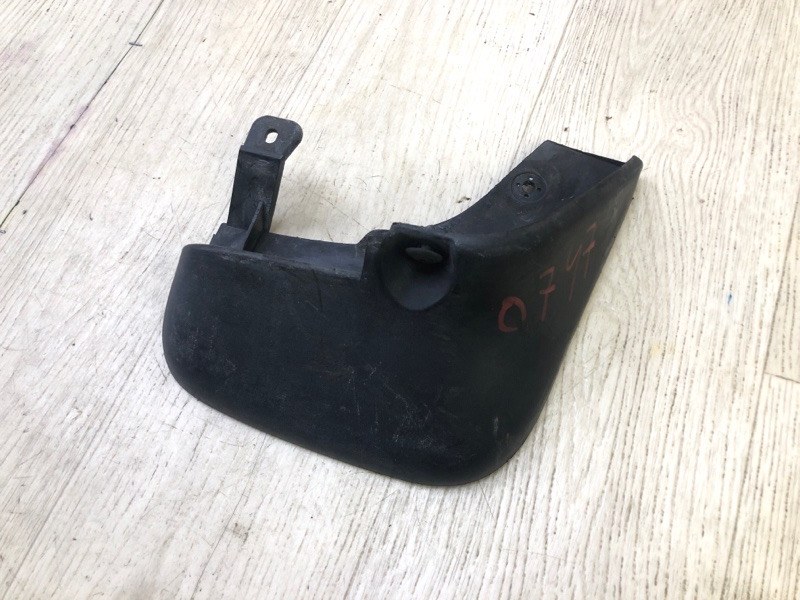 Брызговик передний правый HYUNDAI SANTA FE (SM) 00-06 2005 2.7 G6BA 86832-26960 Б/У