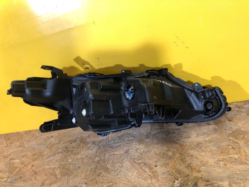 Фара левая CAMRY 70 17- Фара левая CAMRY 70 17-