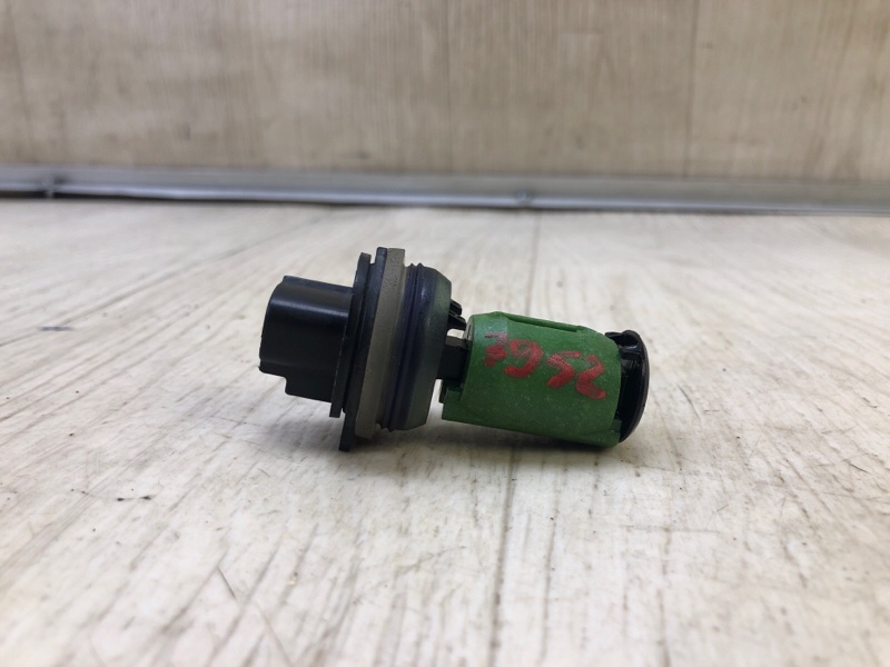 Датчик уровня бачка омывателя AVALON 05-12 2007 3.5 2GR-FE Датчик уровня бачка омывателя AVALON 05-12 2007 3.5 2GR-FE