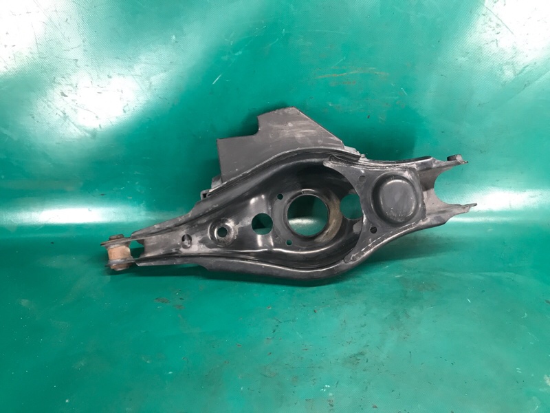 Рычаг задней подвески поперечный нижний правый NX 14-21 2020 8ARFTS 2.0TURBO