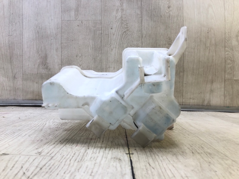 Бачок омывателя PRIUS - 30 09-17