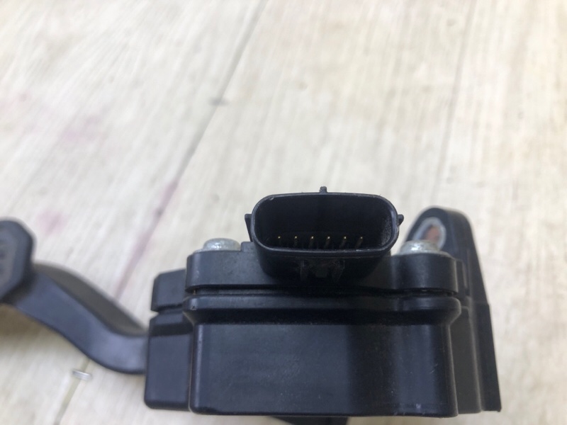 Педаль газа VENZA 09-16 2009 3.5 2GR-FE Педаль газа VENZA 09-16 2009 3.5 2GR-FE