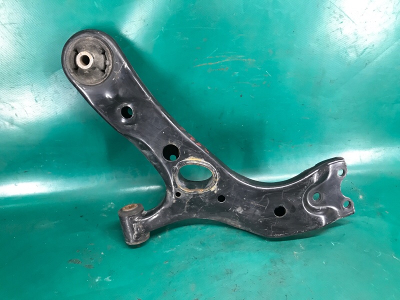 Рычаг передней подвески нижний правый NX 14-21 2020 8ARFTS 2.0TURBO