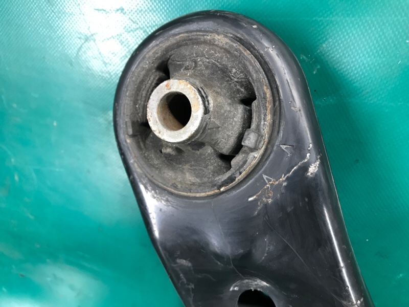 Рычаг передней подвески нижний правый NX 14-21 2020 8ARFTS 2.0TURBO