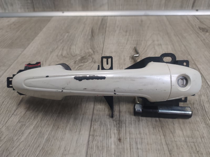 Запчасть ручка двери наружная передняя левая TOYOTA RAV4 13-19 Внедорожник 69211-42040-B1 Б/У Ручка двери наружная передняя левая TOYOTA RAV4 13-19 Внедорожник 69211-42040-B1 Б/У