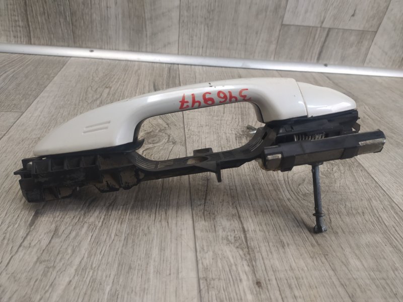 Ручка двери наружная передняя левая RAV4 13-19 Внедорожник Ручка двери наружная передняя левая RAV4 13-19 Внедорожник