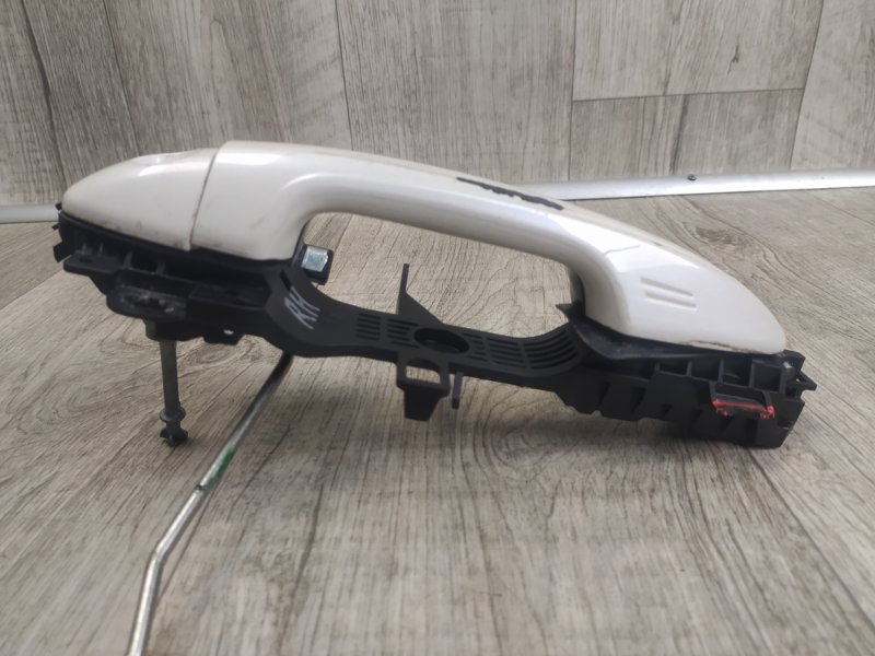 Ручка двери наружная передняя левая TOYOTA RAV4 13-19 Внедорожник Ручка двери наружная передняя левая TOYOTA RAV4 13-19 Внедорожник