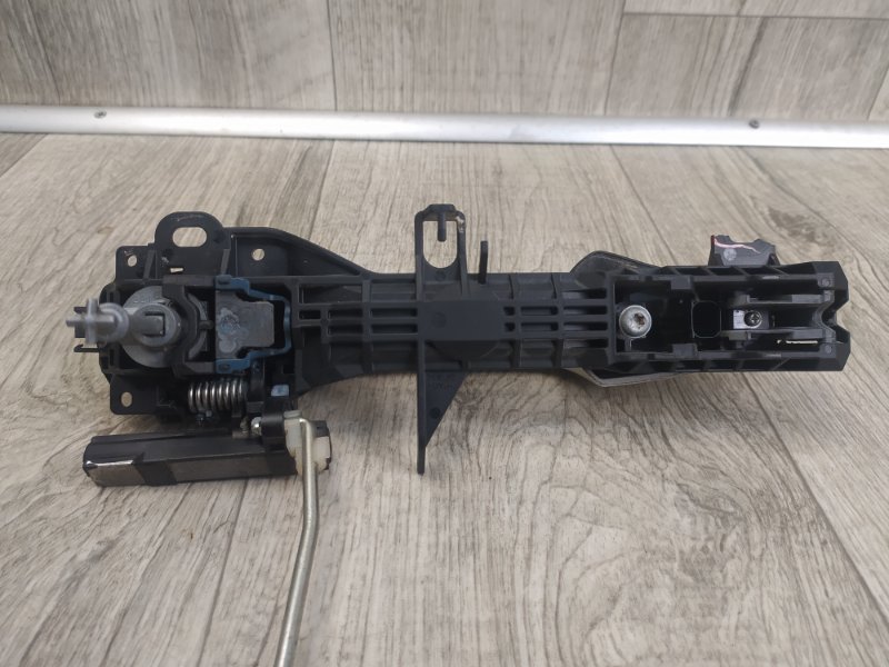 Ручка двери наружная передняя левая RAV4 13-19 Внедорожник Ручка двери наружная передняя левая RAV4 13-19 Внедорожник