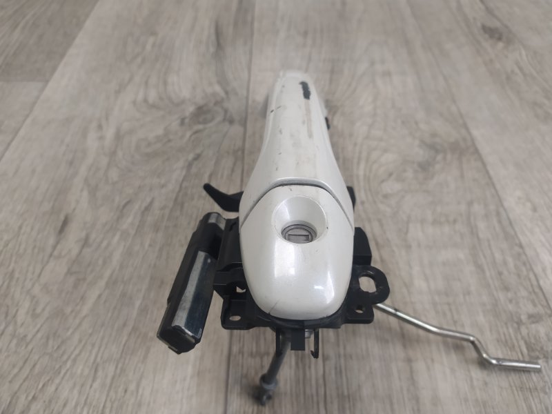 Ручка двери наружная передняя левая RAV4 13-19 Внедорожник Ручка двери наружная передняя левая RAV4 13-19 Внедорожник