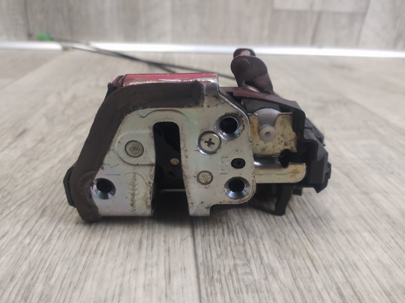 Замок двери задний правый TOYOTA PRIUS - 30 09-17 Замок двери задний правый TOYOTA PRIUS - 30 09-17