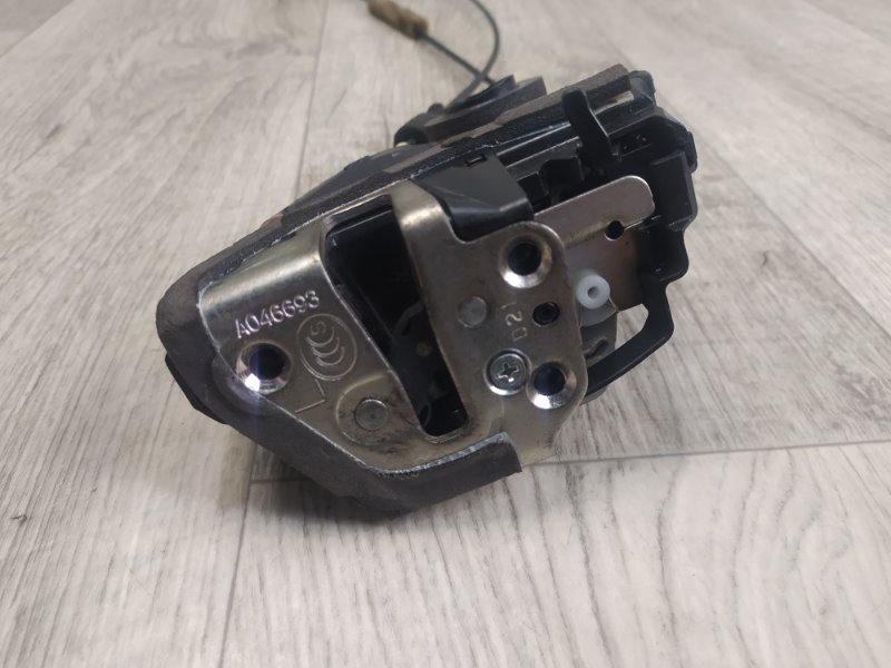 Замок двери задний левый TOYOTA PRIUS - 30 09-17 Замок двери задний левый TOYOTA PRIUS - 30 09-17