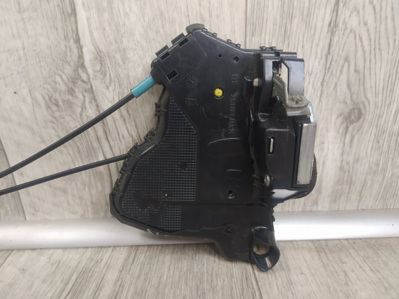 Замок двери передний правый PRIUS PLUS 11-14 Замок двери передний правый PRIUS PLUS 11-14