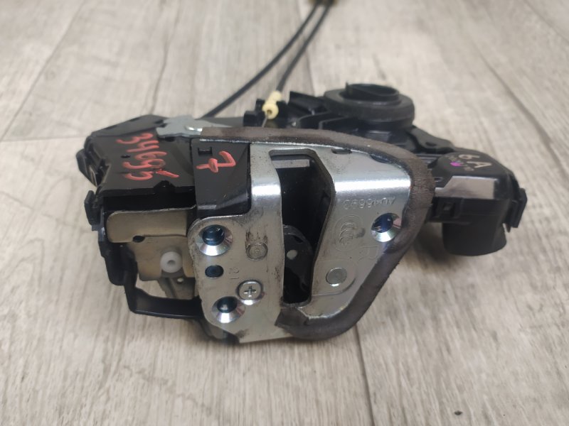 Замок двери передний правый TOYOTA PRIUS PLUS 11-14 Замок двери передний правый TOYOTA PRIUS PLUS 11-14