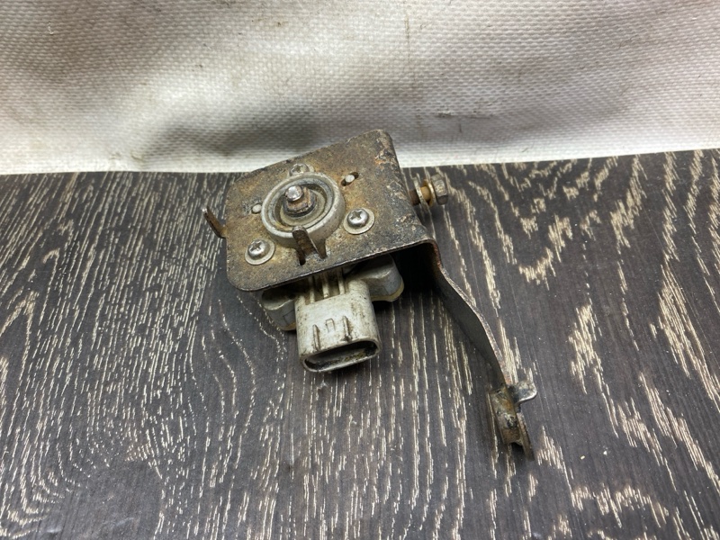 Датчик положения кузова RX300/330/350/400 03-09 Датчик положения кузова RX300/330/350/400 03-09