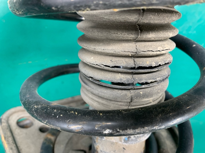 Амортизатор задний левый TOYOTA CAMRY 40 06-11 2.4 2AZFE Амортизатор задний левый TOYOTA CAMRY 40 06-11 2.4 2AZFE