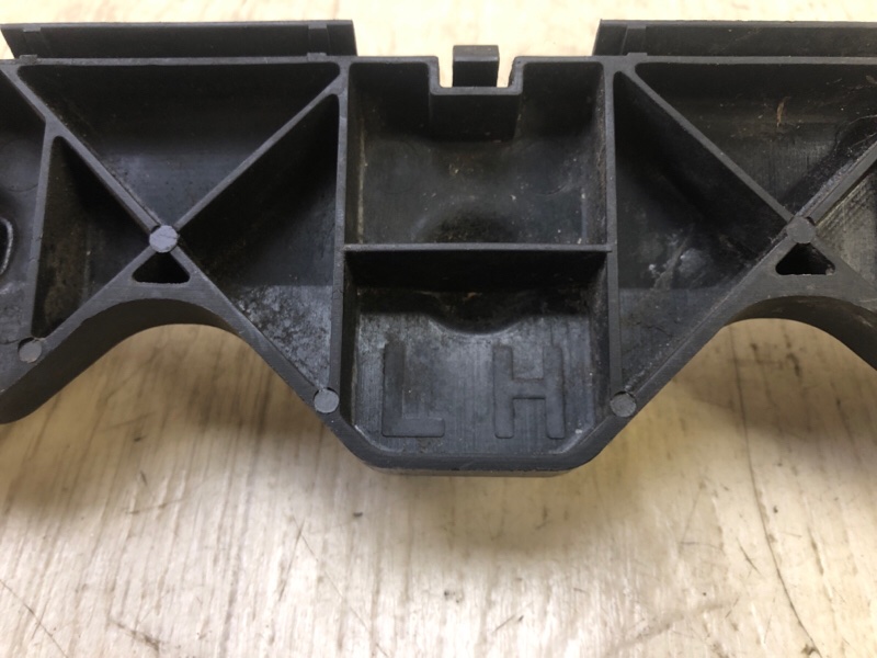 Кронштейн заднего бампера левый SOLARA 03-09 2003 2.4 2AZFE Кронштейн заднего бампера левый SOLARA 03-09 2003 2.4 2AZFE