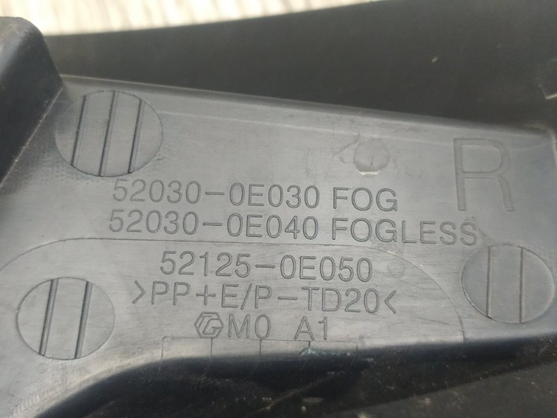 Кронштейн противотуманной фары правый TOYOTA HIGHLANDER 13-19