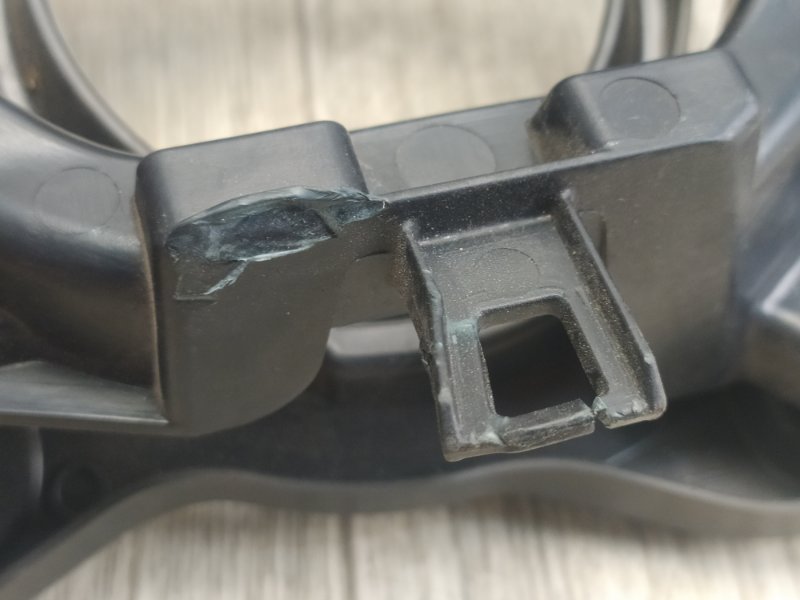 Кронштейн противотуманной фары правый HIGHLANDER 13-19 2017-2019