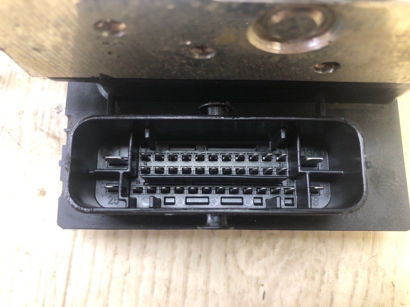 Блок ABS SONATA YF 10-14 2012 2.4 G4KJ