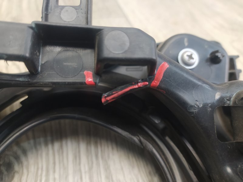 Кронштейн противотуманной фары левый HIGHLANDER 13-19 2017-2019