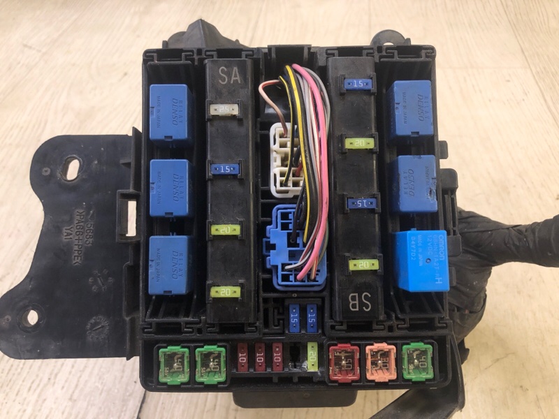 Блок предохранителей моторный отсек SUZUKI GRAND VITARA 05-15 2.7 H27A Блок предохранителей моторный отсек SUZUKI GRAND VITARA 05-15 2.7 H27A